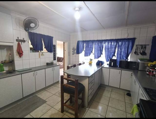 3 BEDROOM HOUSE FOR SALE IN LODEYKO